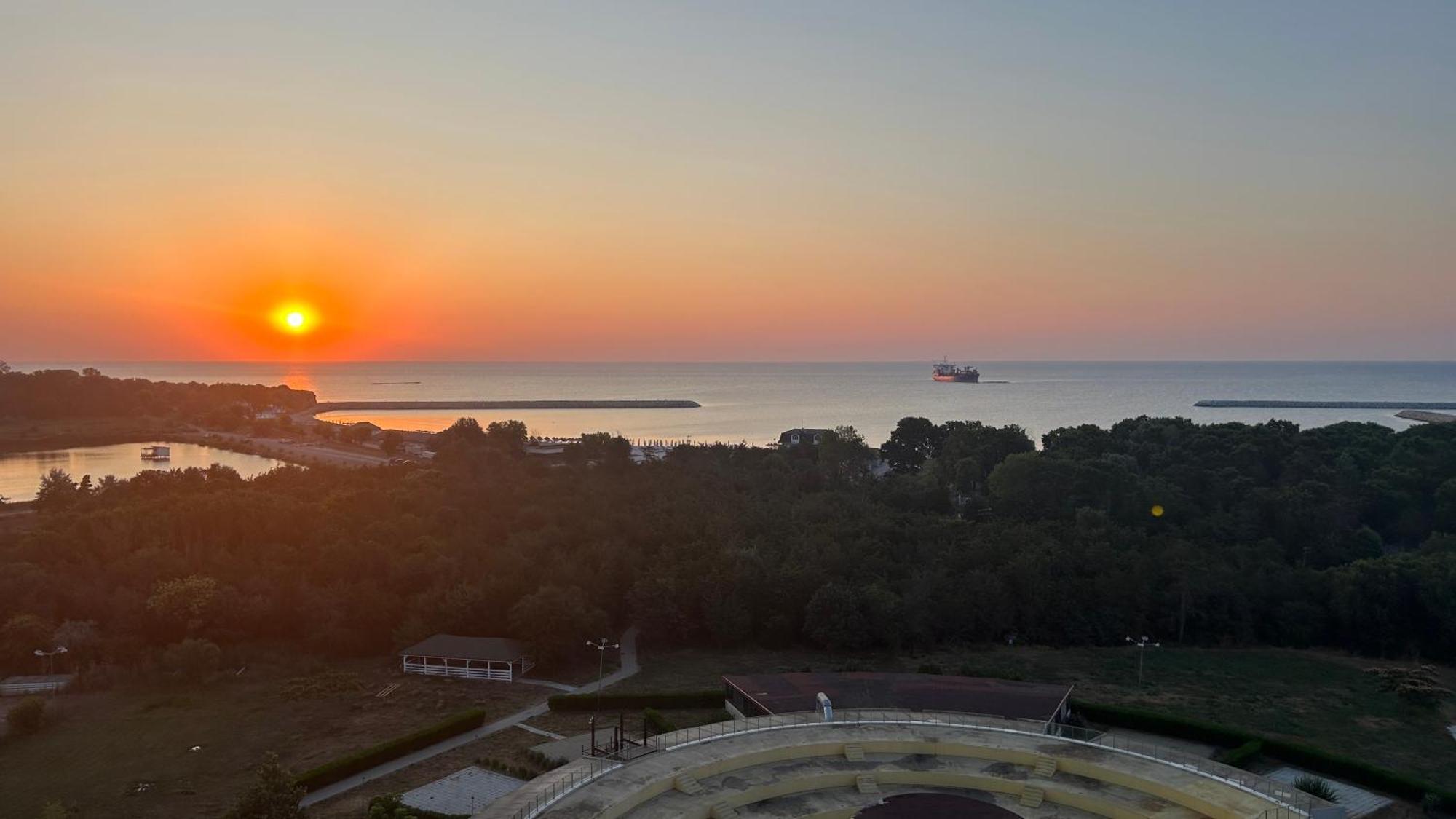 Black Sea View Aparthotel Olimp Bagian luar foto